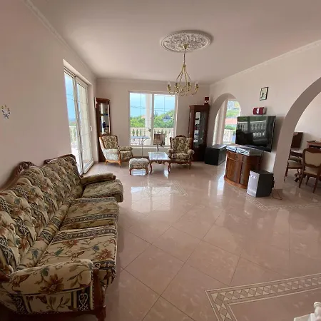 A- Villa *